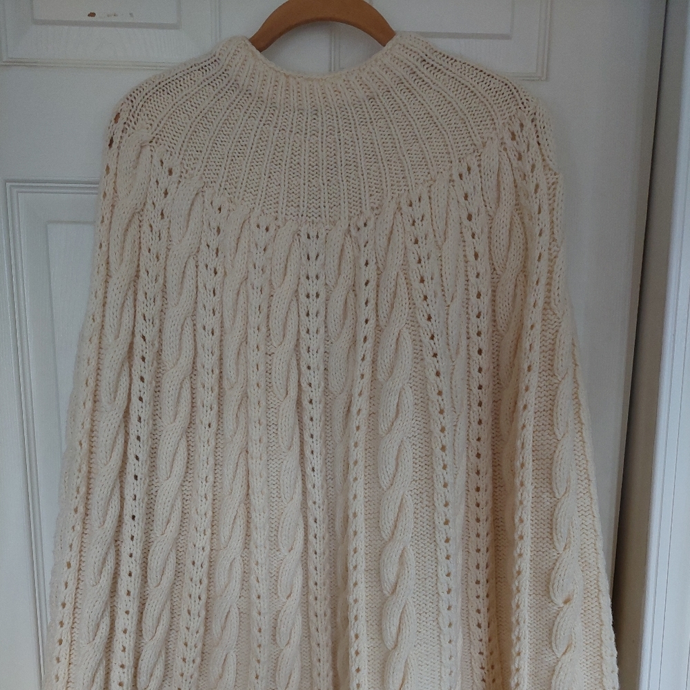 Knitted 'Cape' - image 2